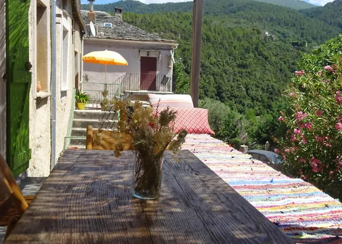 Hébergement de vacances Authentique Maison De Village De *