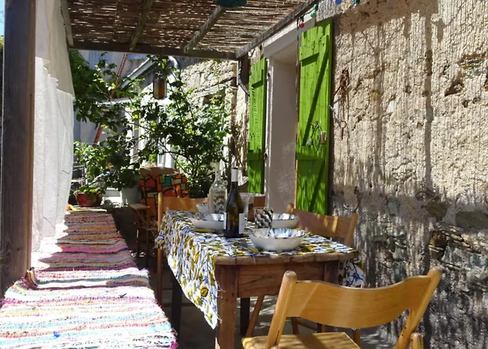 Hébergement de vacances Authentique Maison De Village De *